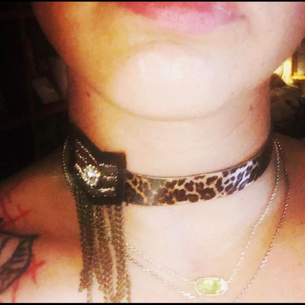 The “Commander” Cheetah Print & Dangling Chain Choker - Picture 1 of 6